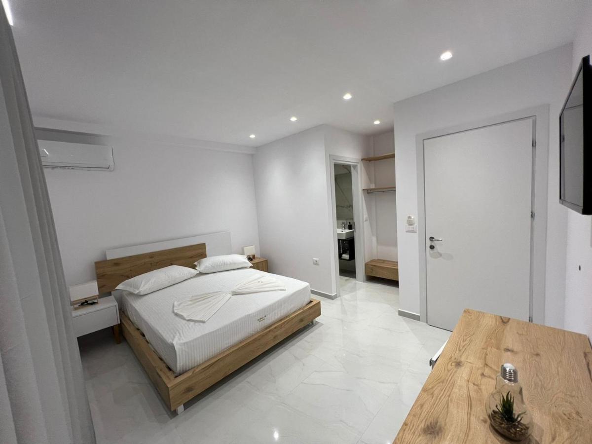 Sea Breeze Villa Sarandë Exterior foto