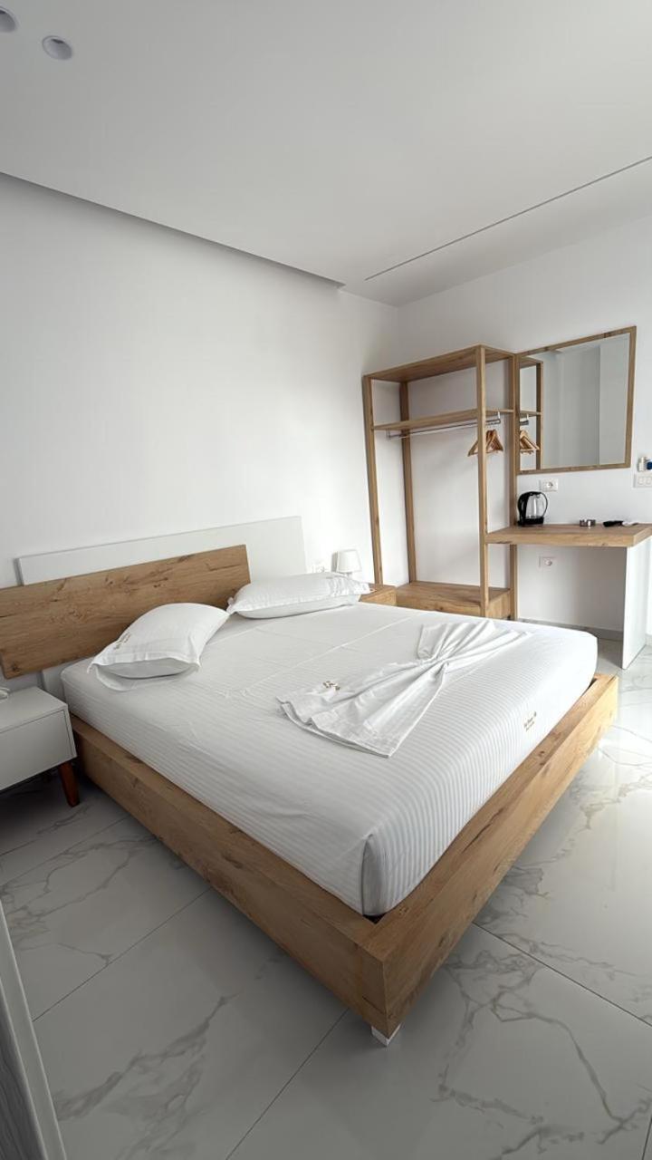 Sea Breeze Villa Sarandë Exterior foto