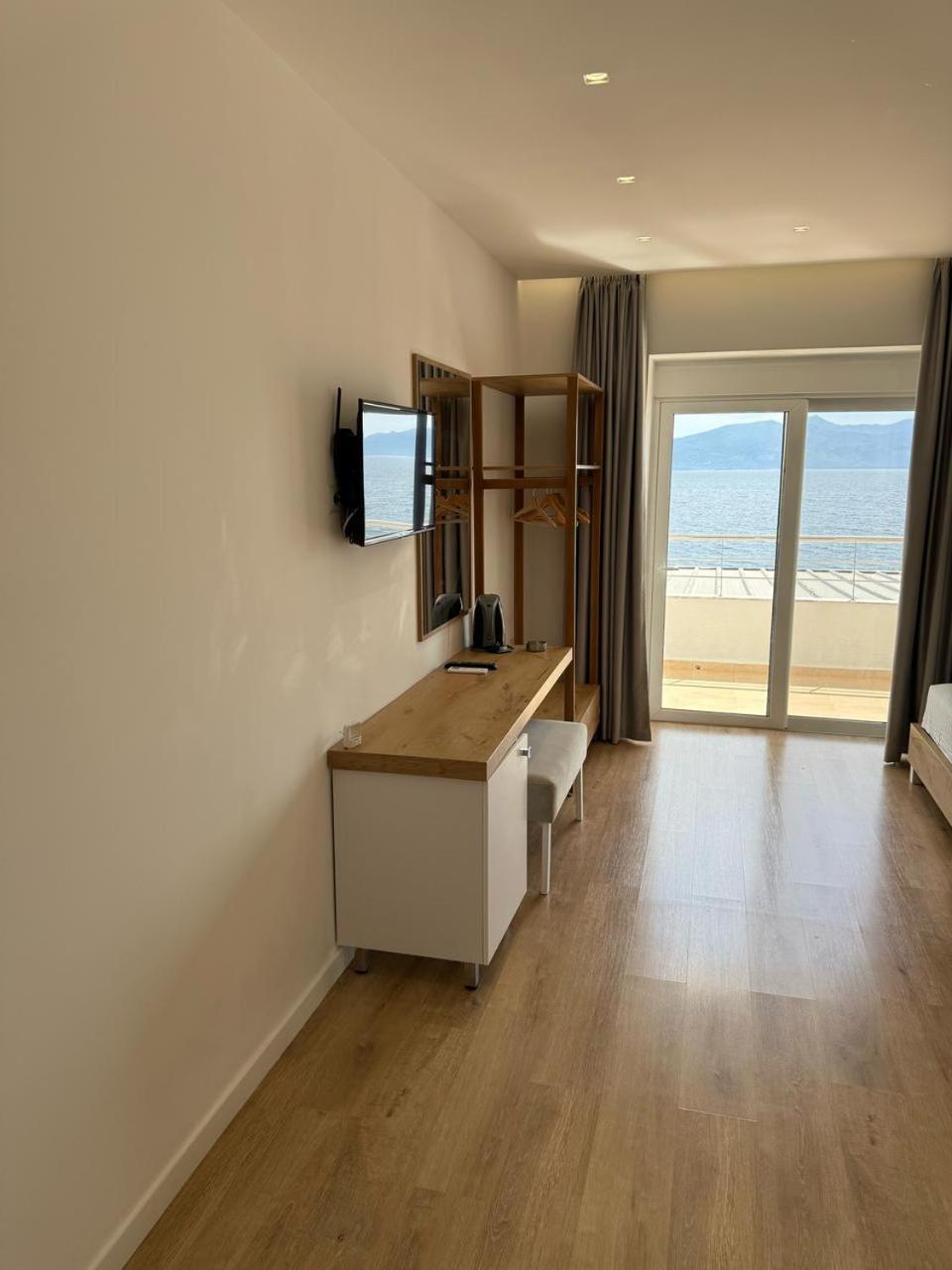 Sea Breeze Villa Sarandë Exterior foto