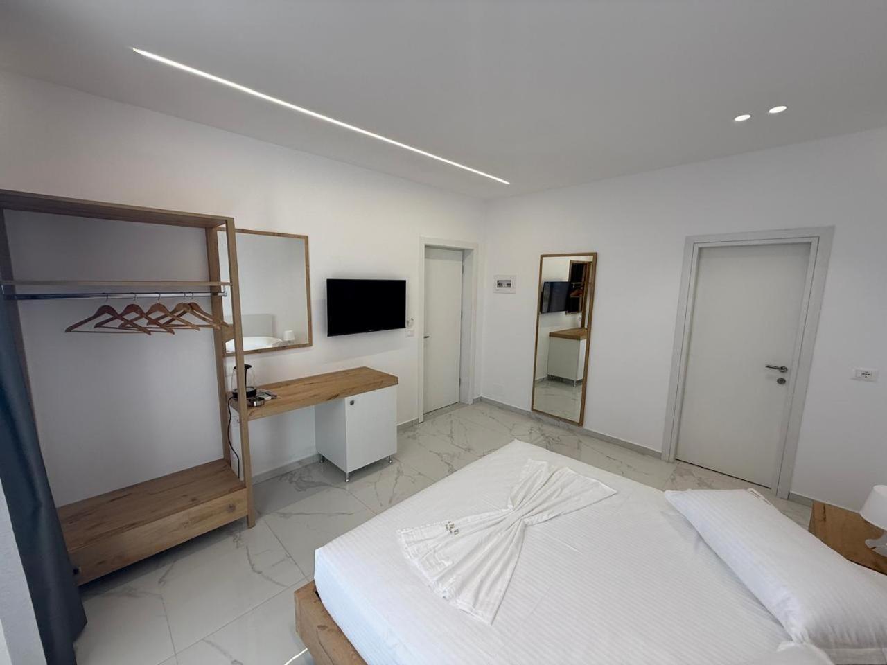Sea Breeze Villa Sarandë Exterior foto